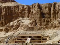 Tempel von Hatschepsut, in den Stein gehauen