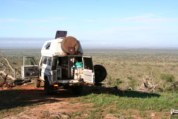 Wieder alles einpacken...und ab zum Tsavo Nationalpark...