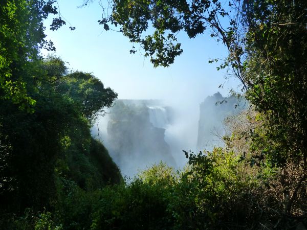 Erster Blick auf die Vic-Falls