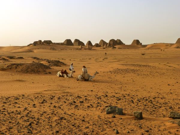 Bei den Begrawiya Pyramiden