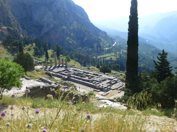 Blick auf den Tempel des Apollon