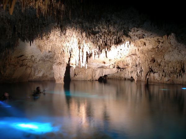 Höhle im Inneren