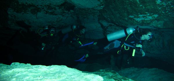 In der Cenote Dos Ojos