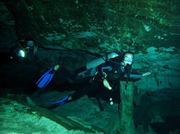 Cave-Diving