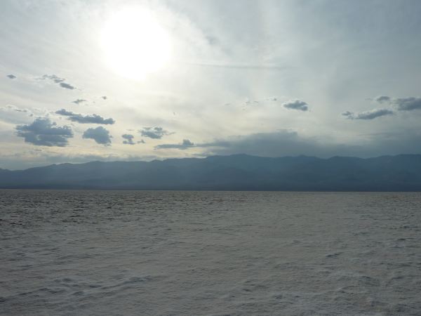 Surreale Landschaft empfängt uns