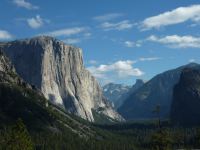 Bei der Einfahrt ins Valley kommen wir am El Capitan vorbei. Eine wirklich beeindruckende Granitwand.