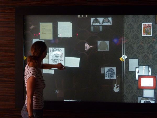 Interaktive Wand im Hard Rock Cafe, Hollywood