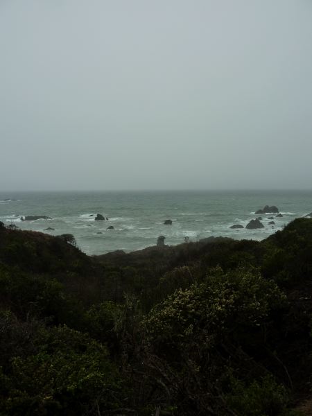 Der Pazifk empfängt uns leider mit schlechtem Wetter