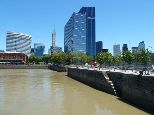 Das Hafenviertel mit moderner Architektur