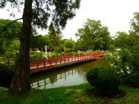 Roter Steeg im japanischen Garten