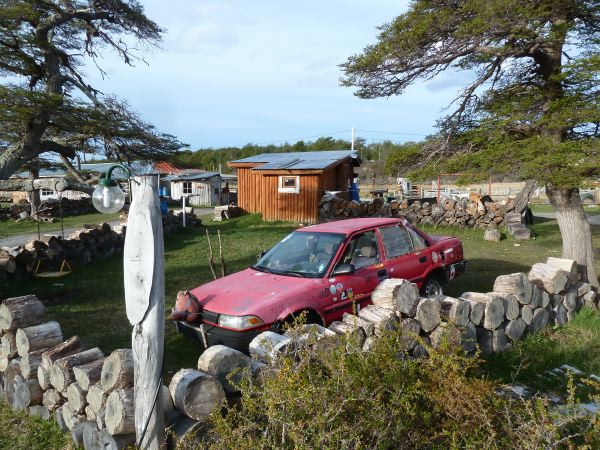 Der Eigentümer hat dieses Auto für 400 $ in Kanada gekauft und hierher gefahren