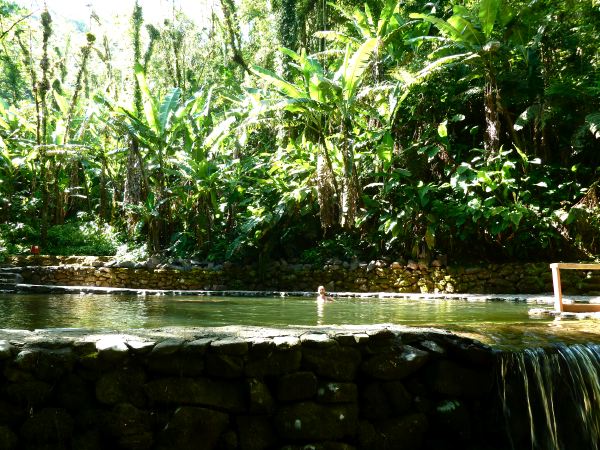 Allein im Naturpool