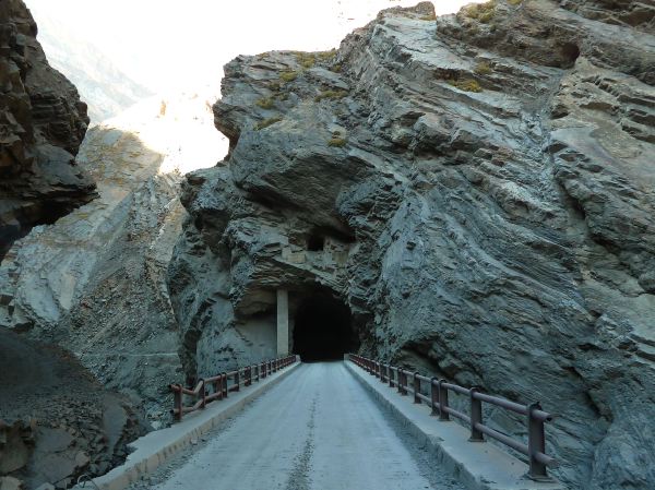 Durch etliche Tunnel